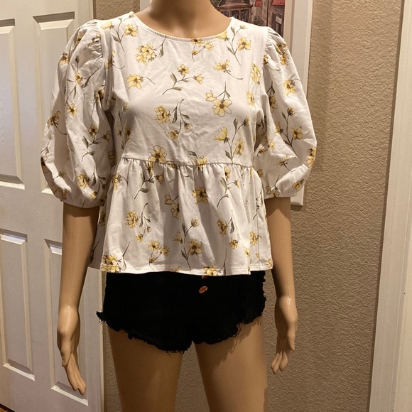 NWT Forever 21 Women Top M - Picture 1 of 4